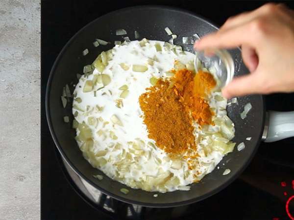 Express garnélarák curry kókusztejjel - Előkészítés lépés 2