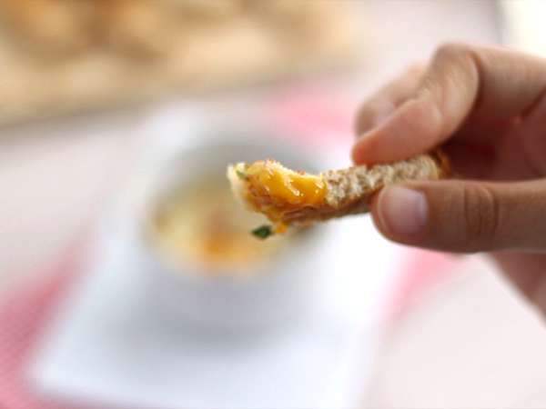 Oeufs cocotte szalonnával és metélőhagymával, gyors recept - Előkészítés lépés 4