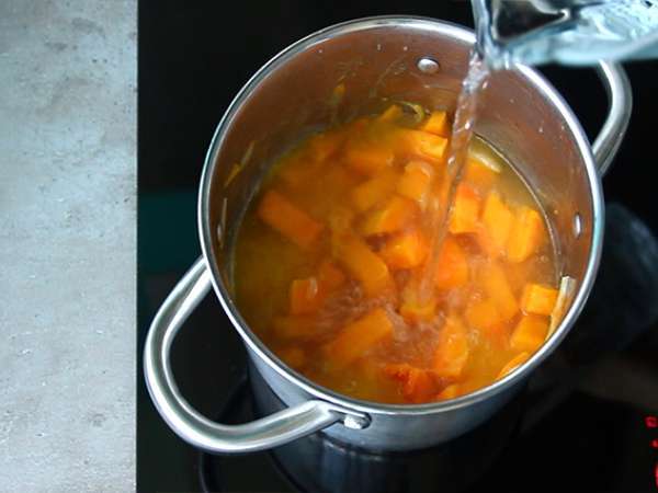 Tejszínes butternut tök leves - Előkészítés lépés 3