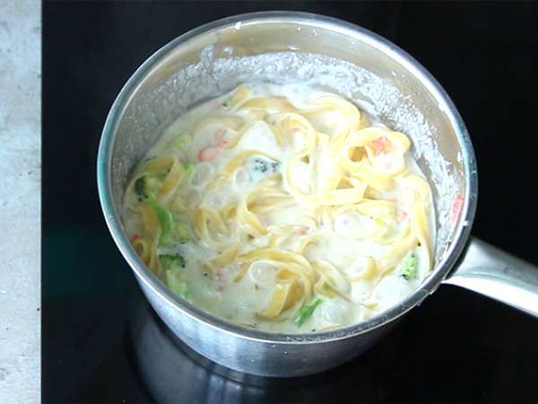 Egy lábas tészta - Tagliatelle lazaccal és brokkolival - Előkészítés lépés 3