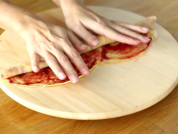 Fehér csokoládé málna crêpe log - Előkészítés lépés 4