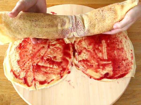 Fehér csokoládé málna crêpe log - Előkészítés lépés 5