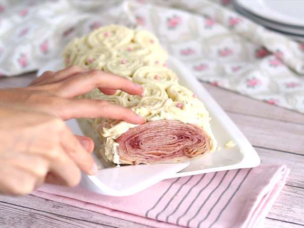 Fehér csokoládé málna crêpe log - Előkészítés lépés 10