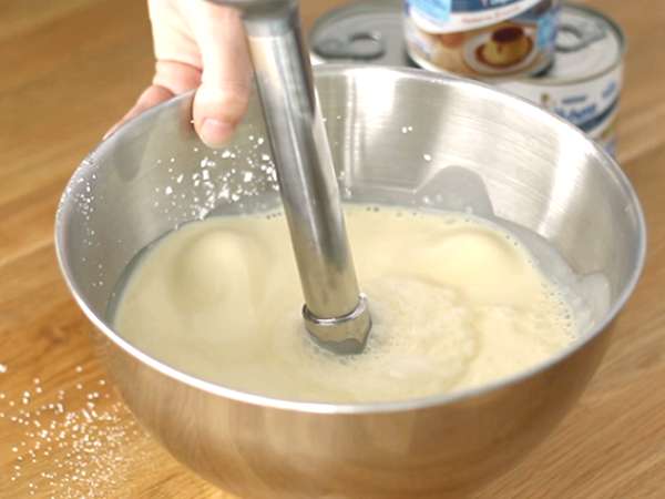 Cukrozott sűrített tejes sajttorta piros gyümölcskompóttal - Előkészítés lépés 3