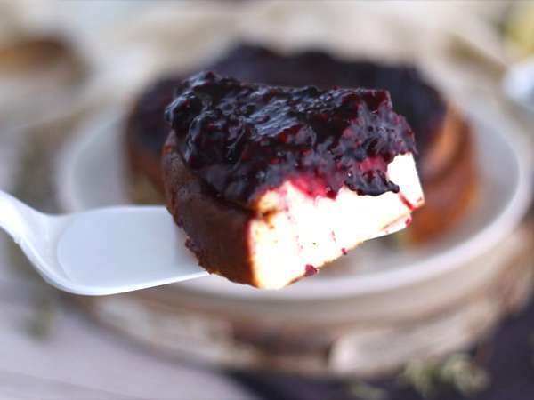 Cukrozott sűrített tejes sajttorta piros gyümölcskompóttal - Előkészítés lépés 7