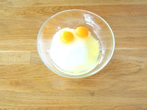 Csokoládé/vanília kettős ízesítésű torta csokoládéval a közepén - Előkészítés lépés 3