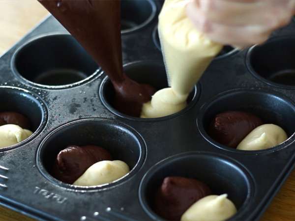 Csokoládé/vanília kettős ízesítésű torta csokoládéval a közepén - Előkészítés lépés 5