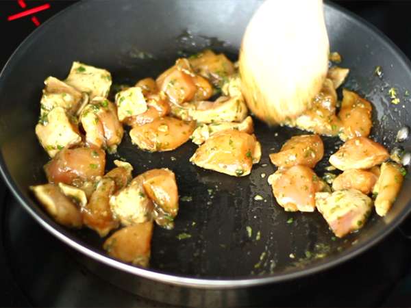 Chow mein (chao men), kínai tészta csirkével és zöldségekkel - Előkészítés lépés 2