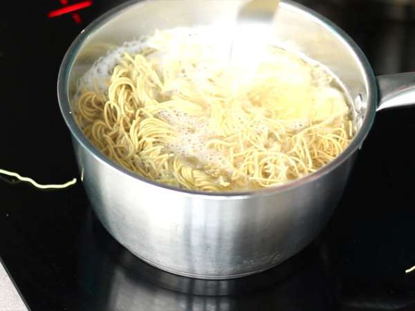 Chow mein (chao men), kínai tészta csirkével és zöldségekkel - Előkészítés lépés 6