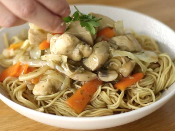 Chow mein (chao men), kínai tészta csirkével és zöldségekkel - Előkészítés lépés 7