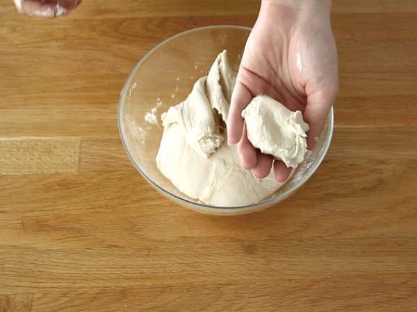 Pizza zsemle sonkás-sajtos töltelékkel - Előkészítés lépés 3