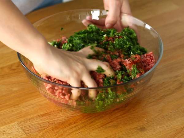 Tajine kefta (darált húsgombócok fűszerekkel és gyógynövényekkel) - Előkészítés lépés 4