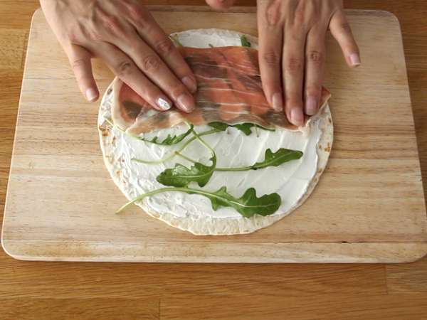 Aperitif csomagolások pácolt sonkával és rakétával - Előkészítés lépés 2
