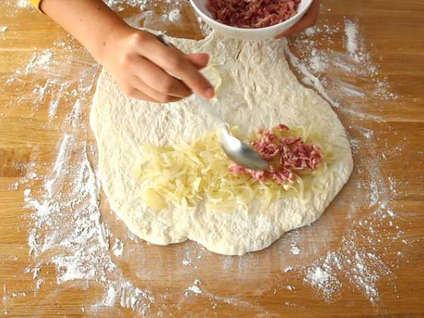 Fougasse szalonnával és hagymával - Előkészítés lépés 4