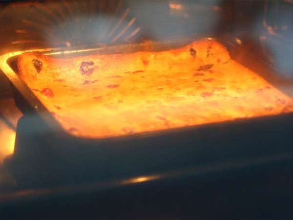 Fehér csokoládé és piros gyümölcsös brownie (Blondie) - Előkészítés lépés 4