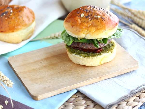 Olasz stílusú burger: pesto szósz, napon szárított paradicsom, mozzarella - Előkészítés lépés 5