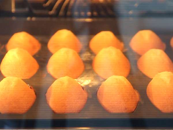 Egyszerű recept a sima, bolyhos madeleine-hez - Előkészítés lépés 4