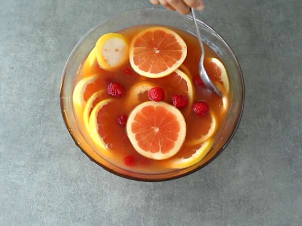 Rózsaszín sangria rozé borral - Előkészítés lépés 2