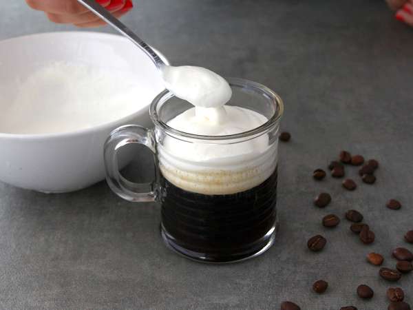Irish Coffee (kávé whiskyvel és tejszínhabbal) - Előkészítés lépés 3