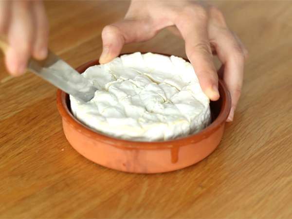 Kemencében sült camembert mézzel és dióval - Előkészítés lépés 1