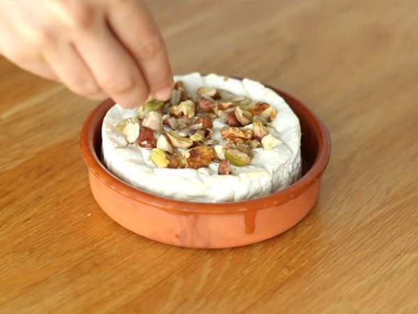 Kemencében sült camembert mézzel és dióval - Előkészítés lépés 2