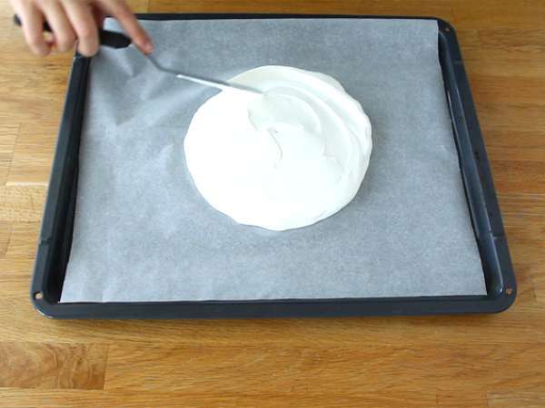 Egyszerű egzotikus gyümölcsös pavlova - Előkészítés lépés 2