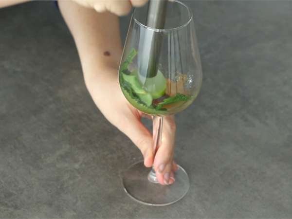 Királyi pezsgős mojito - Előkészítés lépés 1