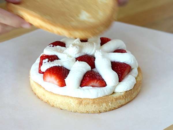 Rétegtorta eperrel és mascarpone krémmel - Előkészítés lépés 8