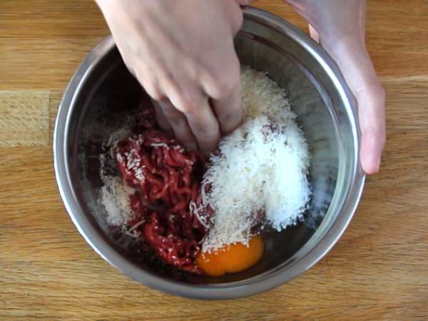 Borjúhúsgombóc mozzarellával töltve - Előkészítés lépés 2