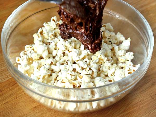 Csokoládé popcorn és mályvacukor - Előkészítés lépés 4