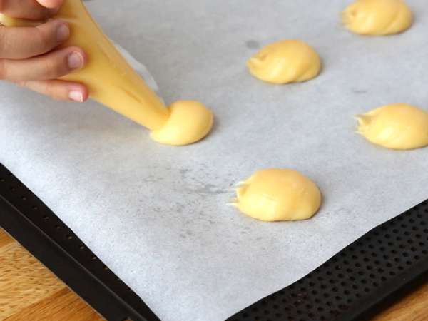 Chouquettes, choux gyöngyözött cukorral - Előkészítés lépés 3