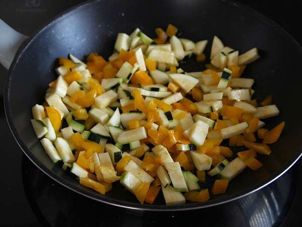 Paprika és cukkini omlett - Előkészítés lépés 2