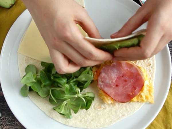 Brunch-stílusú pirított wrap - Tortilla Wrap Hack - Előkészítés lépés 4