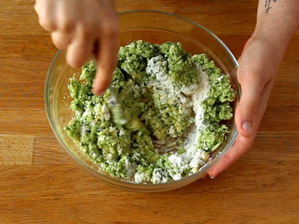 Cukkini és feta pogácsa - Előkészítés lépés 4