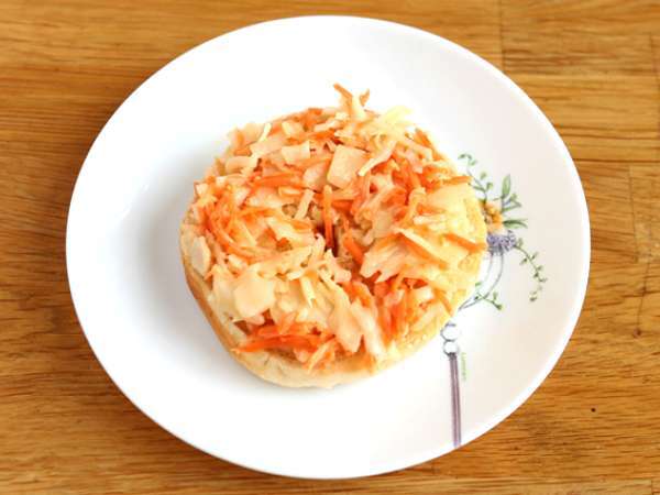 Pulykás bagel szendvics, káposztasaláta, keményre főtt tojás - Előkészítés lépés 1