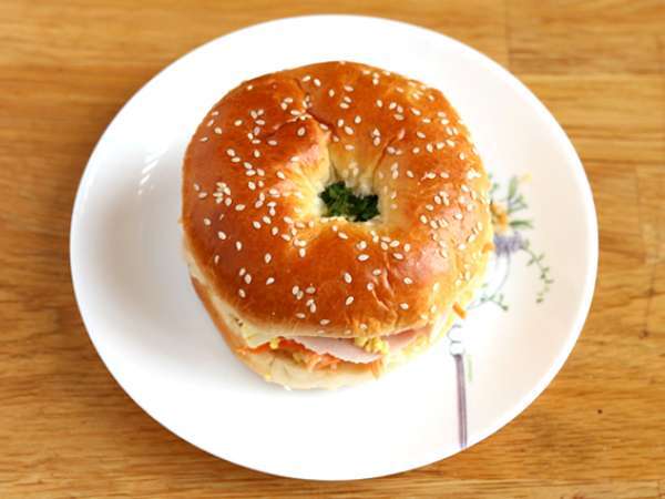 Pulykás bagel szendvics, káposztasaláta, keményre főtt tojás - Előkészítés lépés 4