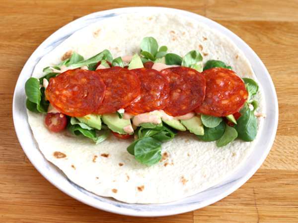 Chorizo, avokádó és paradicsomos szendvics wrap - Előkészítés lépés 3