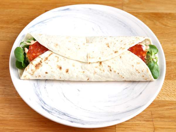 Chorizo, avokádó és paradicsomos szendvics wrap - Előkészítés lépés 4