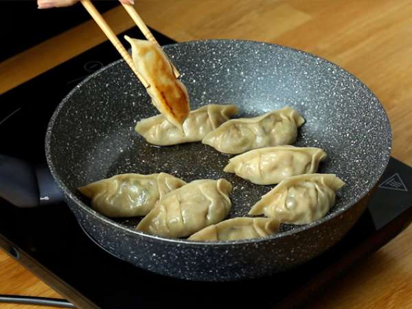Gyozas csirkével, sárgarépával és gombával - Előkészítés lépés 11