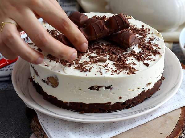 Mesés sütés nélküli Kinder Bueno sajttorta - Előkészítés lépés 6