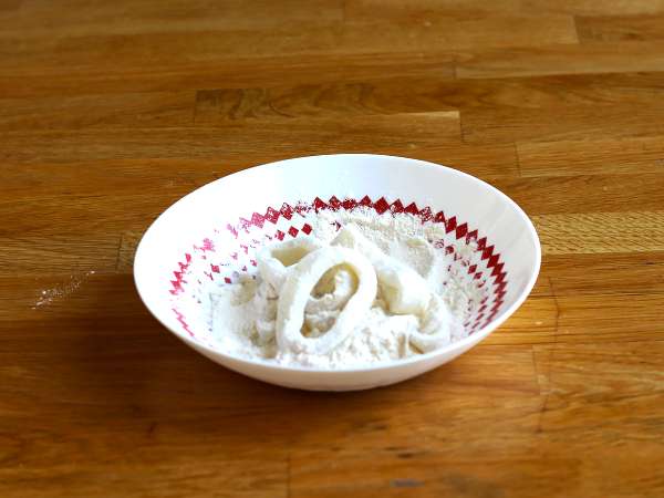 Calamares a la romana - rántott tintahal tésztában - Előkészítés lépés 3