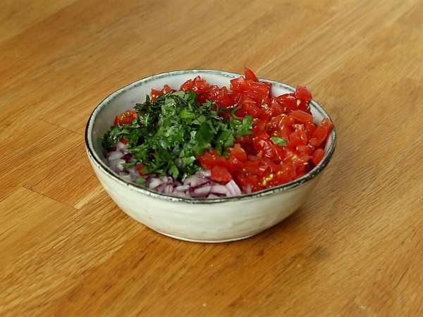 Pico de gallo és házi készítésű tortilla chipsek - Előkészítés lépés 1