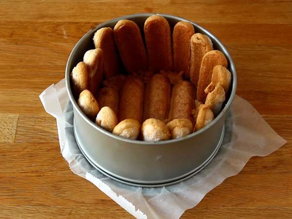 Finom tiramisu-stílusú charlotte tojás nélkül - Előkészítés lépés 2