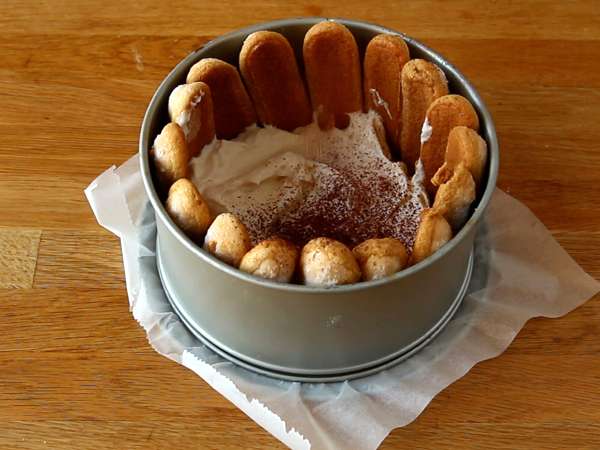 Finom tiramisu-stílusú charlotte tojás nélkül - Előkészítés lépés 4