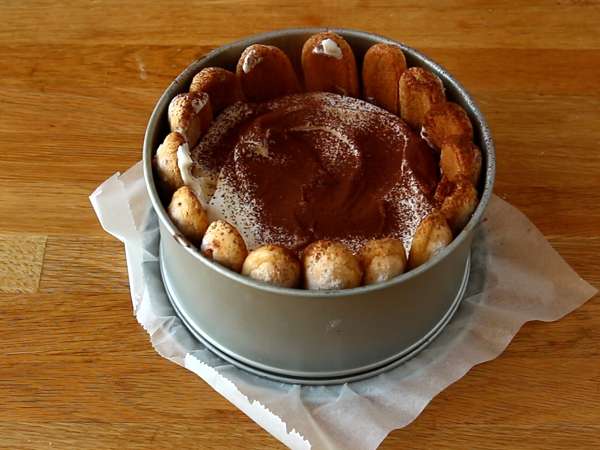 Finom tiramisu-stílusú charlotte tojás nélkül - Előkészítés lépés 5