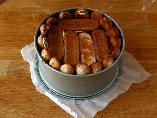 Finom tiramisu-stílusú charlotte tojás nélkül - Előkészítés lépés 6