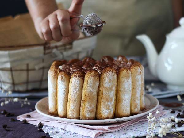 Finom tiramisu-stílusú charlotte tojás nélkül - Előkészítés lépés 7