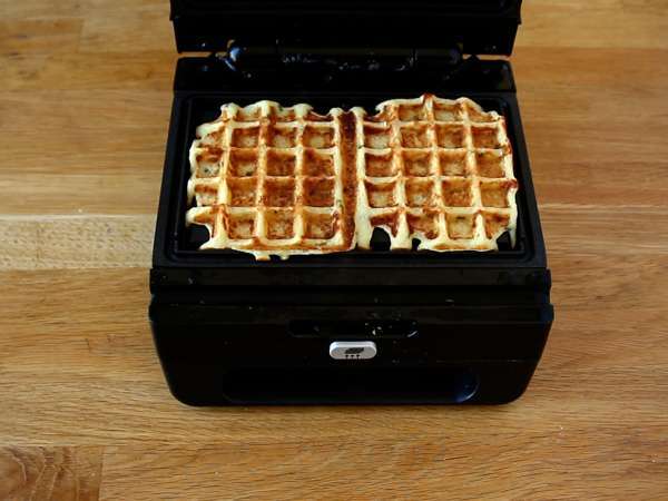 Burgonyás gofri szendvics raclette-vel, a végső kényelmi étel - Előkészítés lépés 4