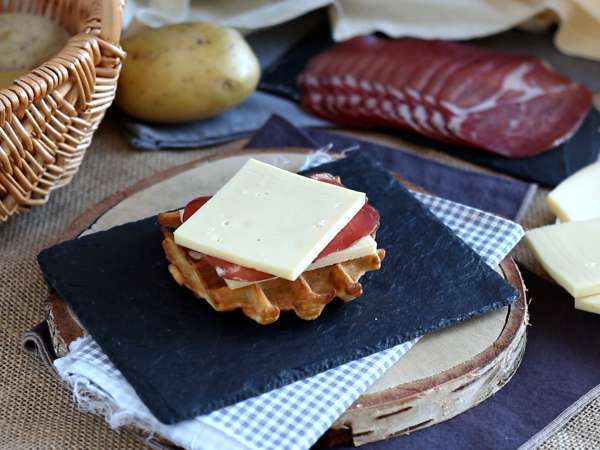 Burgonyás gofri szendvics raclette-vel, a végső kényelmi étel - Előkészítés lépés 7
