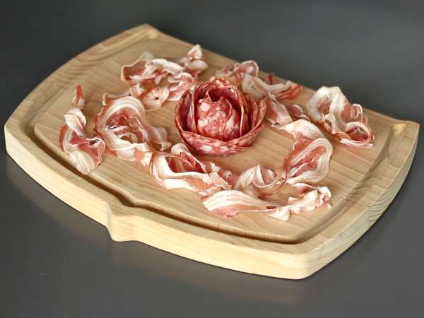 Hogyan készítsünk charcuterie tálat? Hajtsa rózsa alakúra! - Előkészítés lépés 4